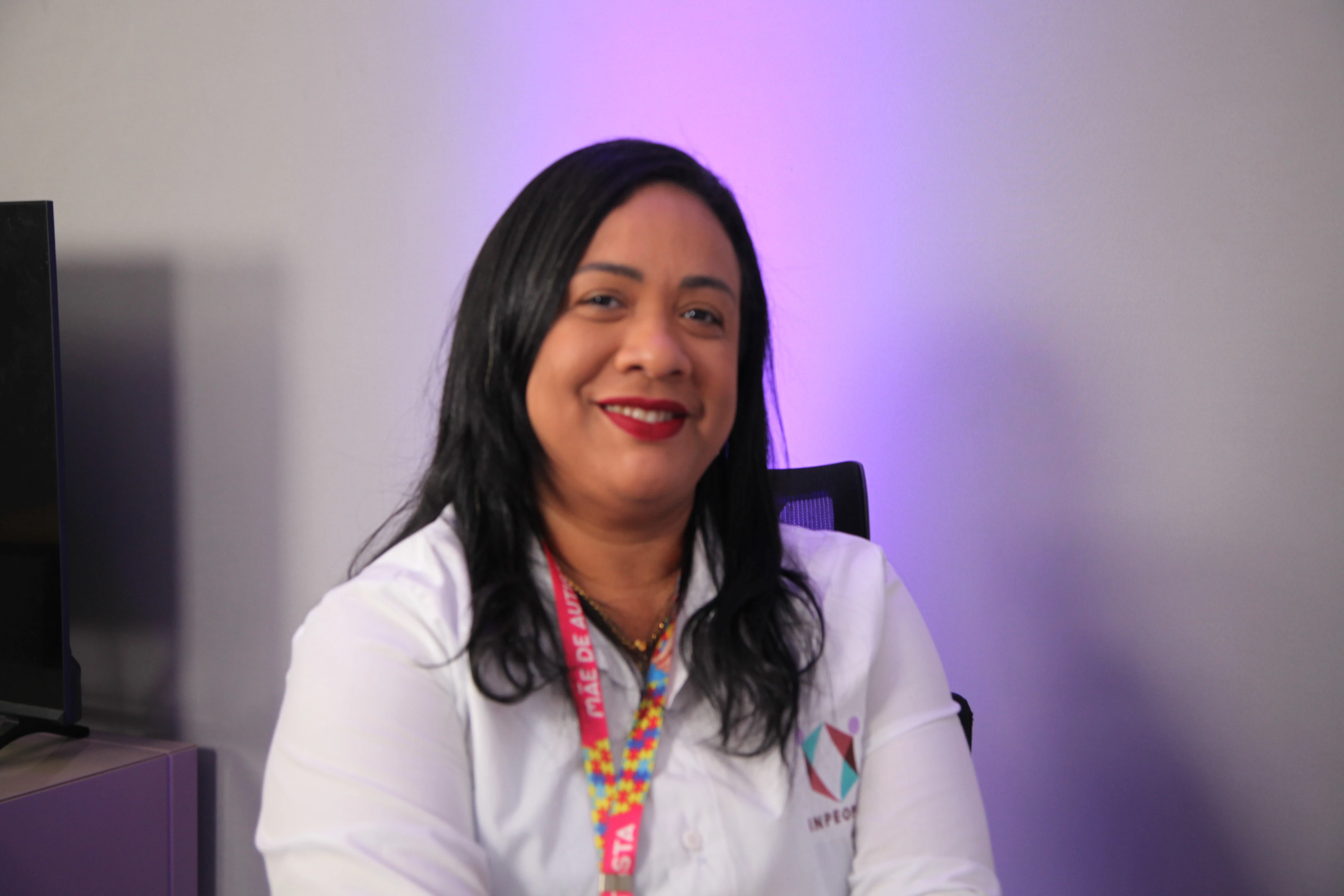 Ivanilde possui TDAH, tem um casal de gêmeos diagnosticados com TDAH e Autismo, e empreende para ensinar empresas a ter ambientes mais inclusivos. (Foto: Anne Cascaes / Imirante)