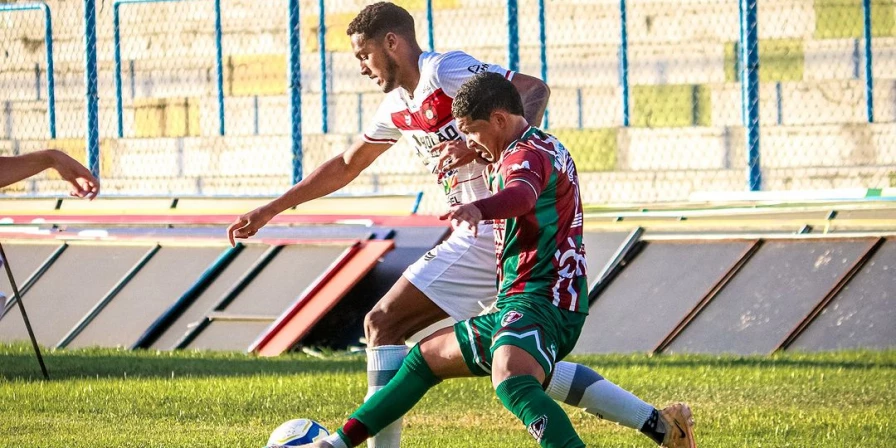 Fluminense-PI e Moto Club se enfrentaram no Estádio Lindolfo Monteiro.