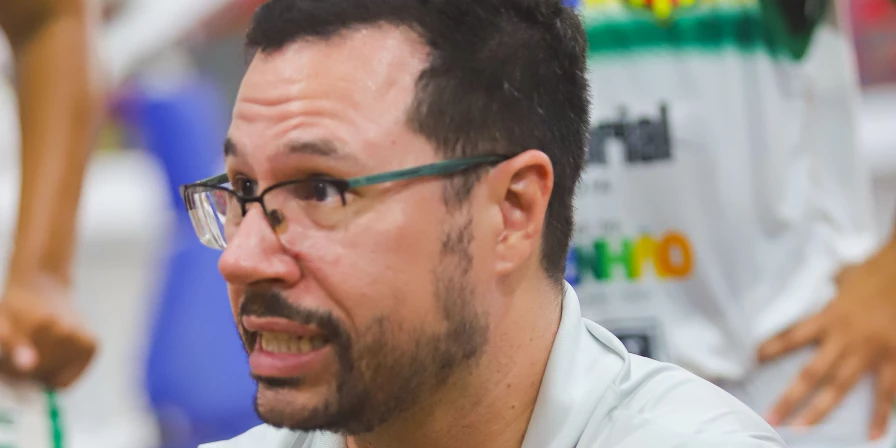 Bruno Guidorizzi, técnico do Sampaio Basquete.