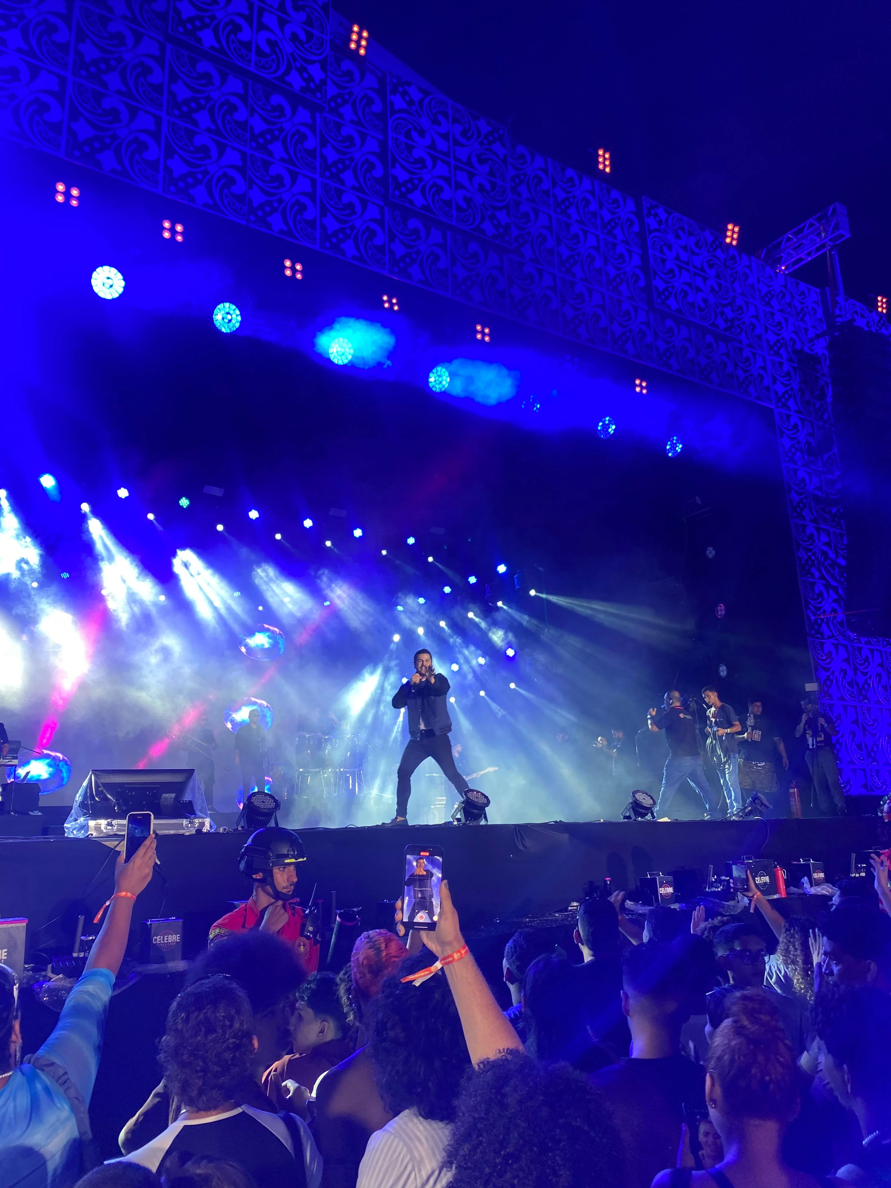 O vocalista Fernando Frajola cantou