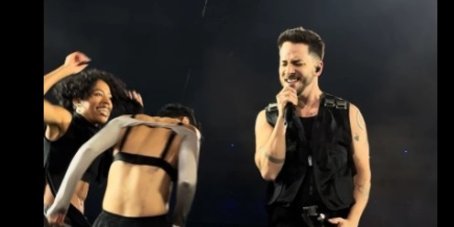 Júnior Lima durante o show