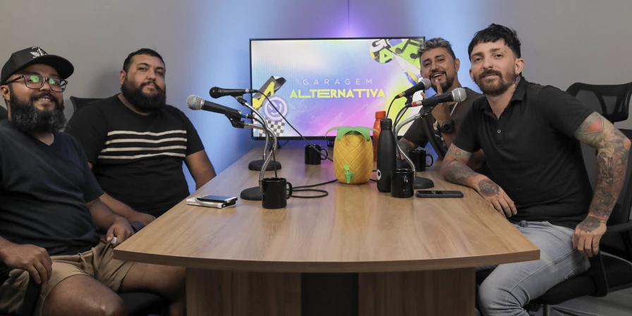 O podcast é apresentado pelos jornalistas Andre Nadler e Eduardo Lindoso.