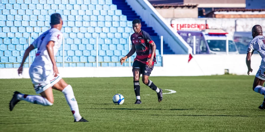 Moto Club e Fluminense empataram no Nhozinho Santos