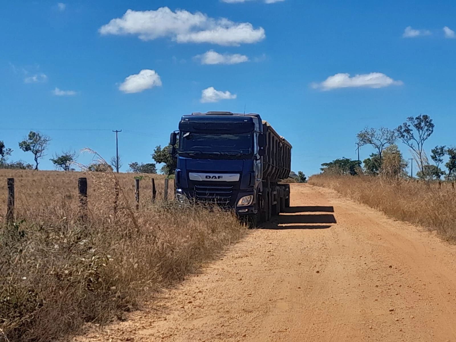 O veículo foi abandonado e encontrado três dias depois e a carga foi localizada na zona rural de Lajeado Novo. (Foto: Divulgação)
