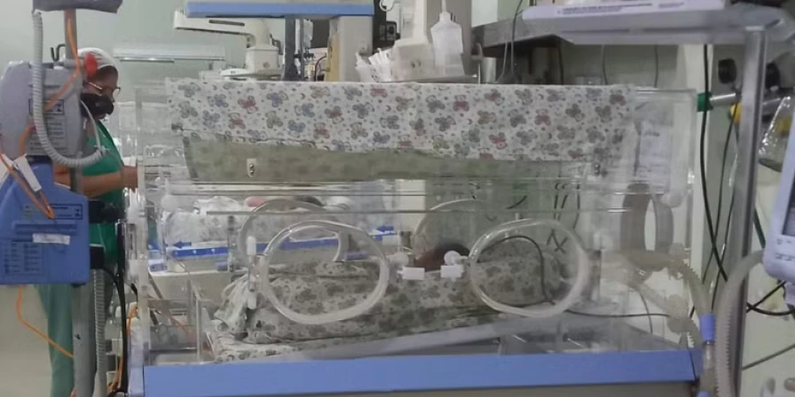 O bebê está sendo monitorado pela equipe médica da Maternidade de Alto Risco de Imperatriz (MARI).