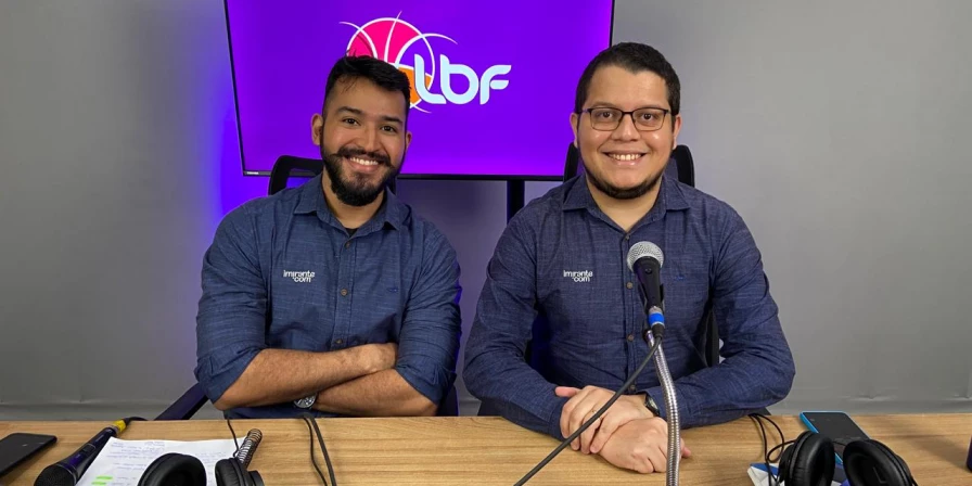 O narrador Clauber Vinicius e o comentarista Gustavo Arruda.