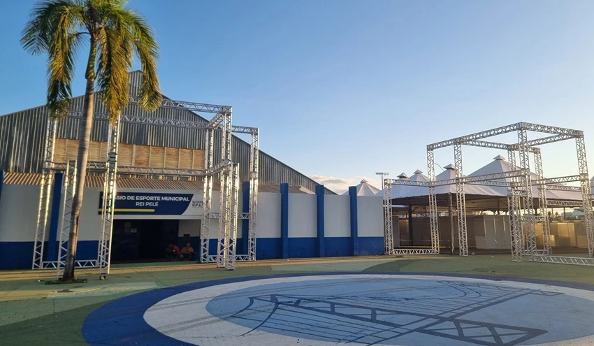 O Ginásio Municipal de Esporte Rei Pelé está recebendo a estrutura da Feira do Empreendedor (Foto: Divulgação/Sebrae).