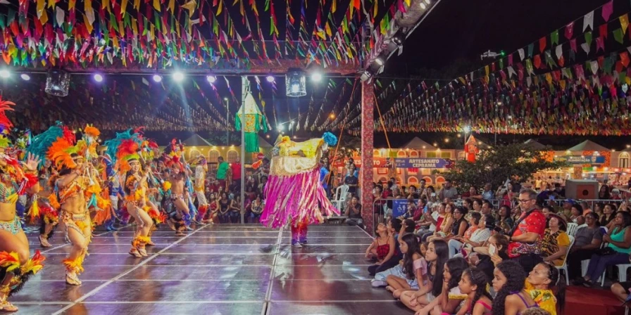 Boi de Morros foi uma das atracões da noite de encerramento do Arraial da Assembleia, neste domingo