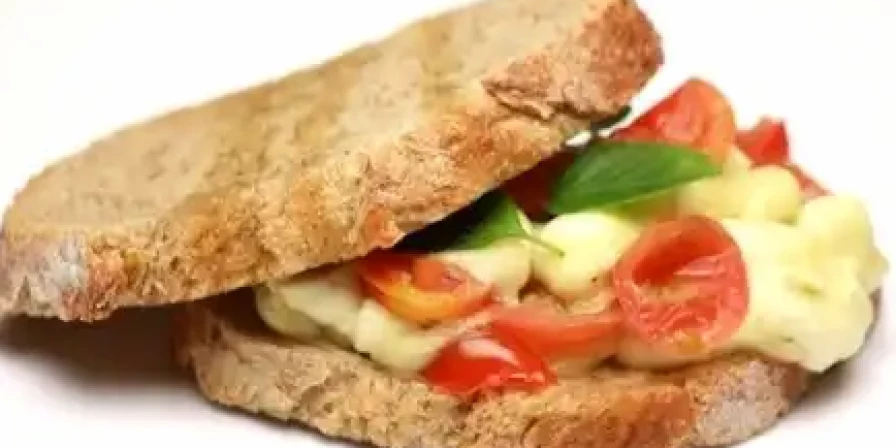 Sanduíche caprese.