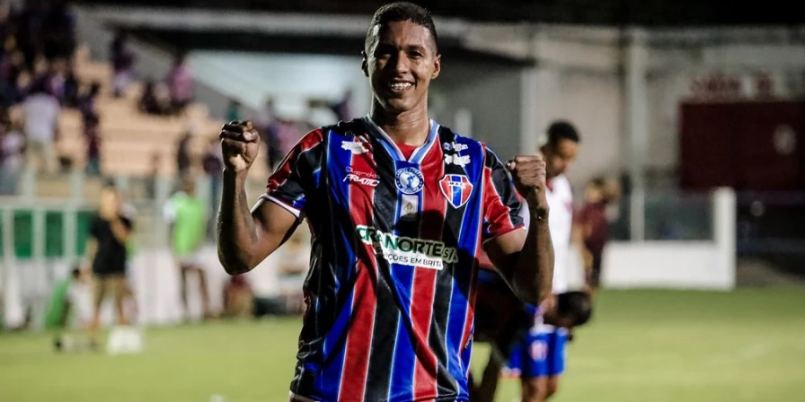 Vinícius Barata comemora: o Maranhão Atlético derrotou o Cametá no Nhozinho Santos.