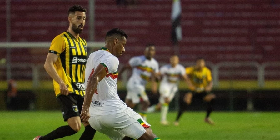 Sampaio deixa escapar a vitória no final do jogo.