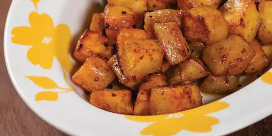Batata doce assada com alho e páprica.
