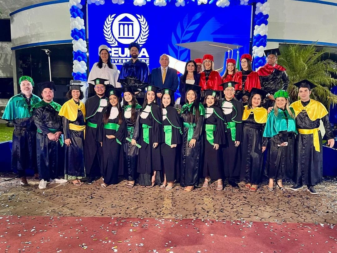 Para os formandos, a cerimônia marcou a conquista do almejado diploma. / Foto: Divulgação.