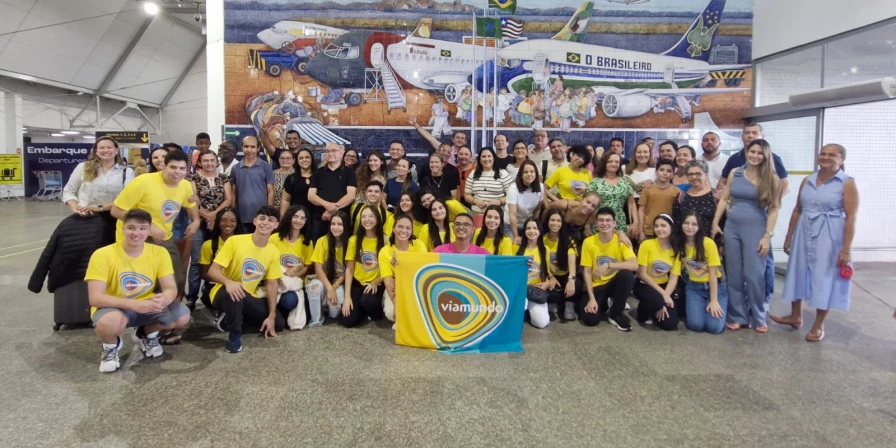 Programa de Férias da Via Mundo leva estudantes para intercâmbio cultural na Inglaterra.