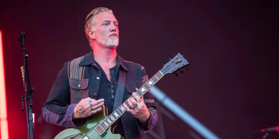Em uma pubçlicação nas redes sociais, o vocalista anunciou o cancelamento da turnê "The End Is Nero" na Europa.