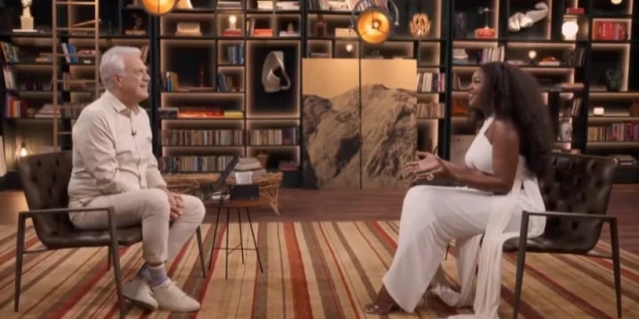 IZA é entrevistada no Conversa com Bial.