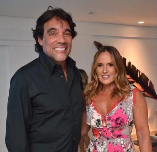 Edinho Lobão e Paulinha estão dando um grau em sua residência, na rua São Geraldo, no Olho d´Água, para a festa de casamento do seu filho Lucas com Fernanda Rocha, filha de Isamara Pessoa Meneses e do saudoso Luiz Rocha Filho, no dia 8 de agosto