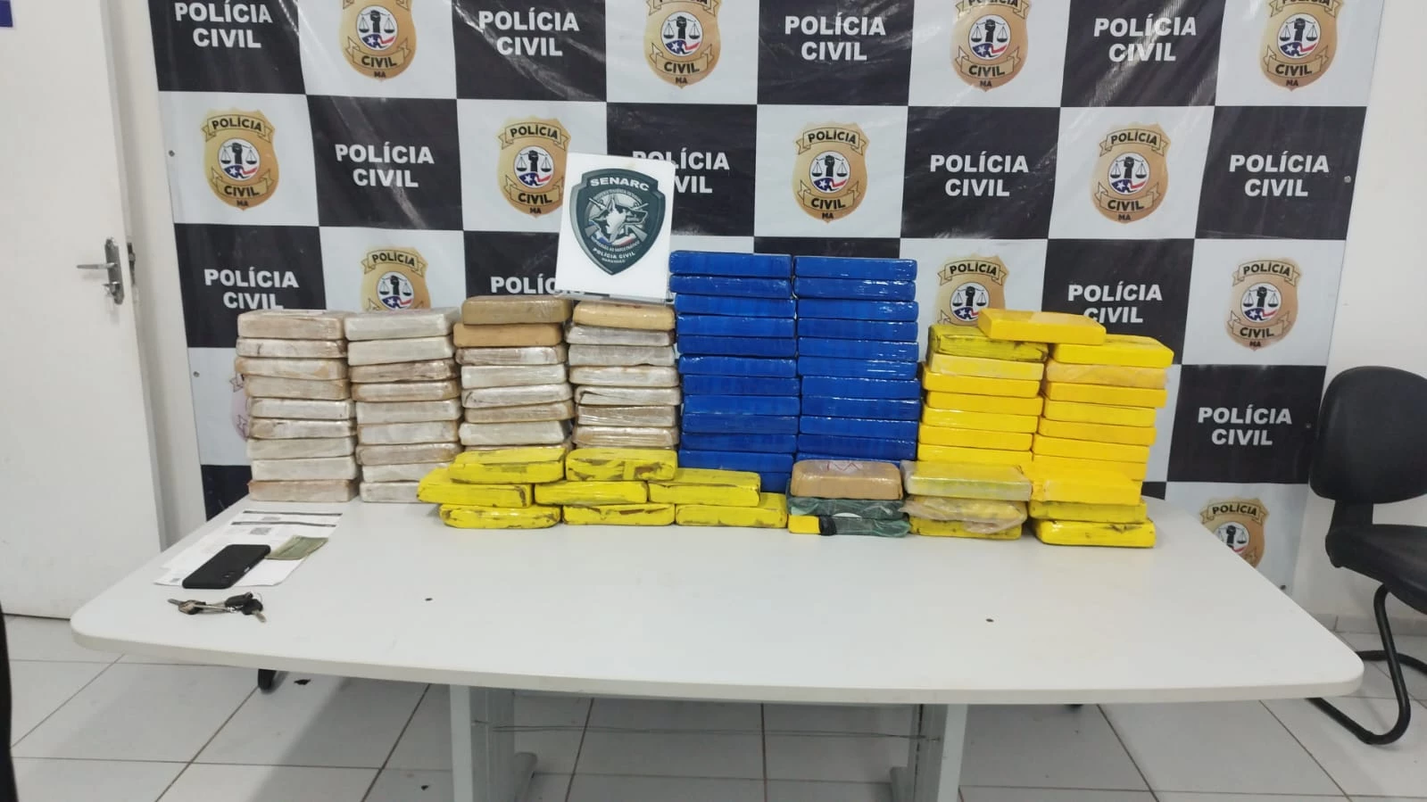 Droga apreendida em fundo falso de carreta em Porto Franco. (Foto: Divulgação / PC-MA)