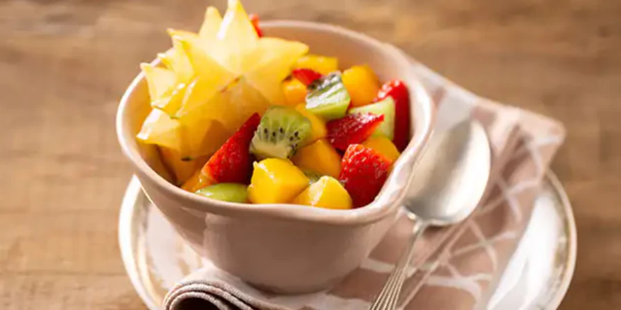 Salada de frutas com carambola.