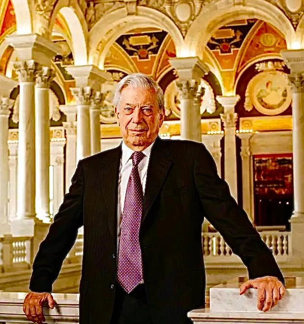 “Se o romance ‘Dedico-lhe o Meu Silêncio’, é o canto do cisne de Mario Vargas Llosa (foto), é difícil imaginar um que fosse melhor. O sonho utópico da reconciliação através da música”, escreveu o The Times Literary Supplement