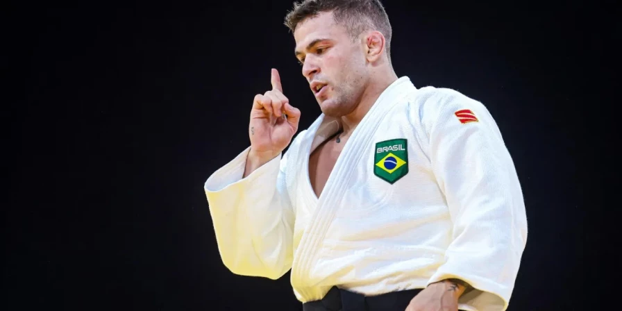 O judoca, que possui 24 anos de idade e é o número 8 do ranking mundial, venceu Gusman Kyrgyzbaeyv, do Cazaquistão, 26 do mundo.
