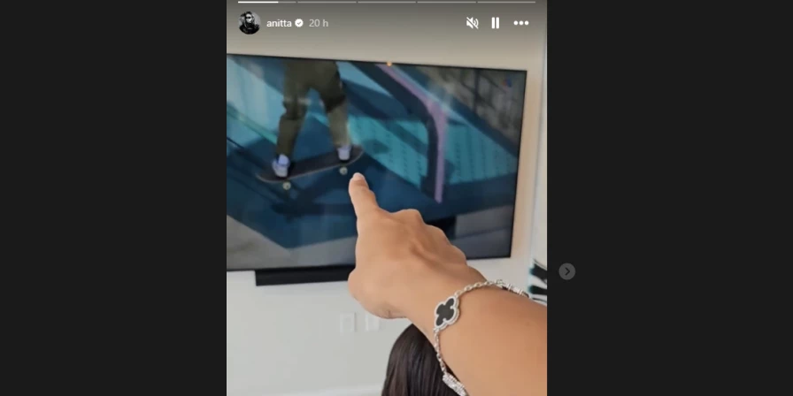 Anitta posta story vibrando por Rayssa Leal.