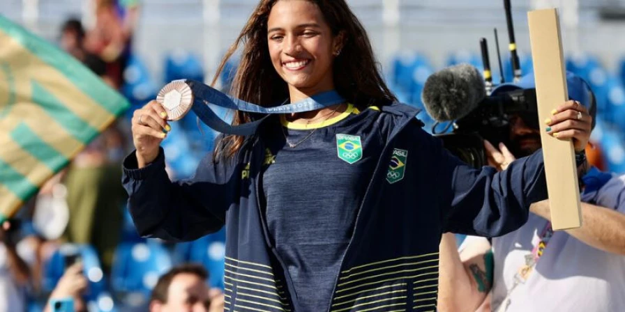 Rayssa Leal conquistou medalha de bronze no skate street feminino.