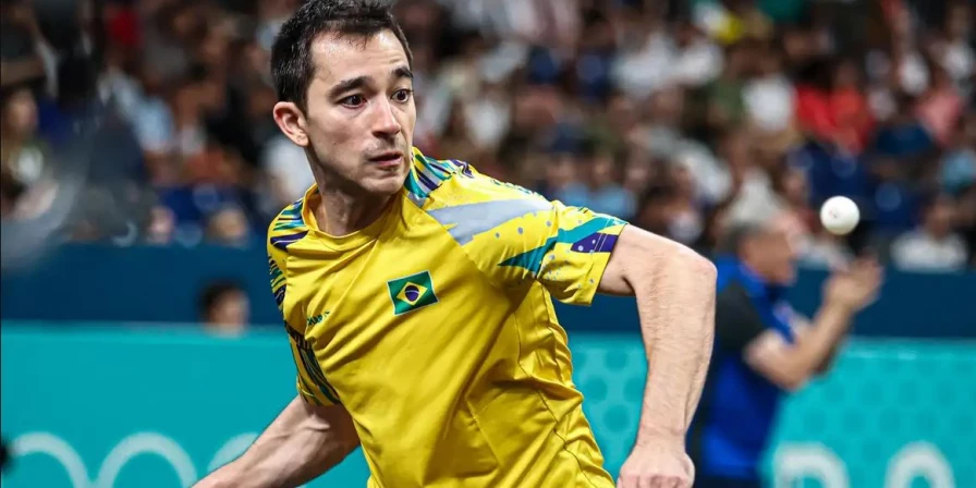 Cabeça de chave número quatro do torneio olímpico, Hugo Calderano terá pela frente o francês Alexis Lebrun.