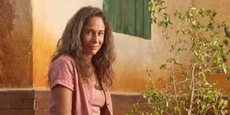 Deodora alerta Zefa Leonel para se afastar de Ariosto.