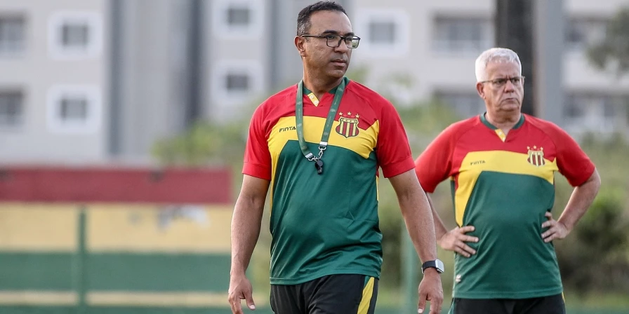 Felipe Surian, técnico do Sampaio Corrêa.