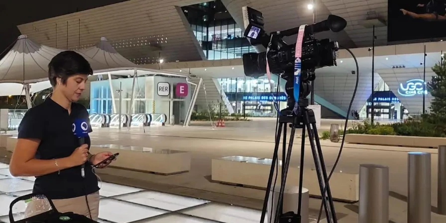 A jornalista Verônica Dalcanal participava de uma transmissão ao vivo da TV Brasil.