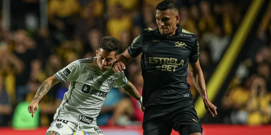 Criciúma e Atlético-MG se enfrentaram no Estádio Heriberto Hulse.