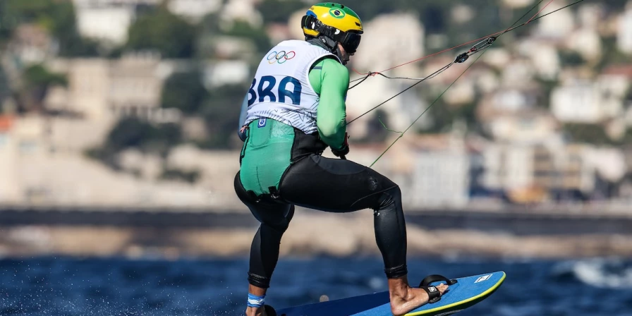 Bruno Lobo representa o Maranhão e o Brasil na competição de Fórmula Kite dos Jogos Olímpicos.