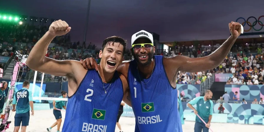 Arthur e Evandro atropelam holandeses e vão às quartas de final no vôlei de praia.