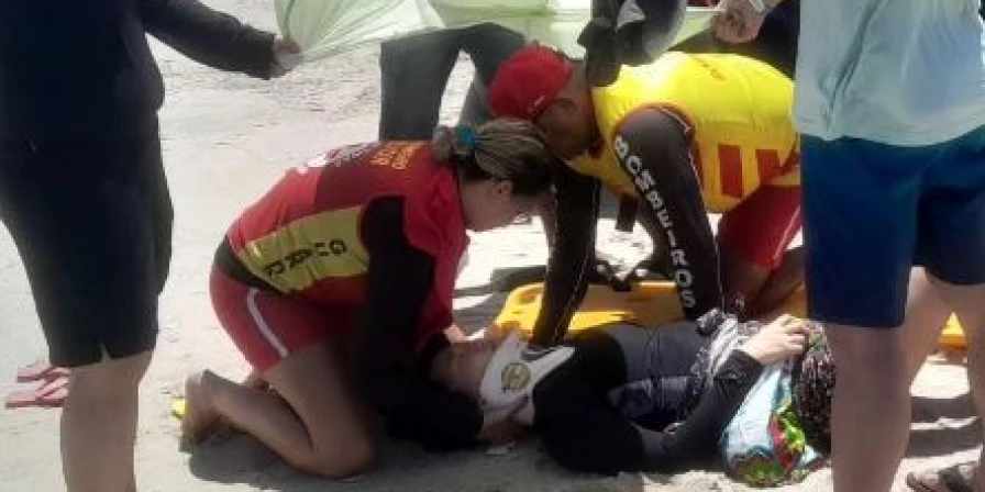 Bombeiros prestaram socorro às vítimas.