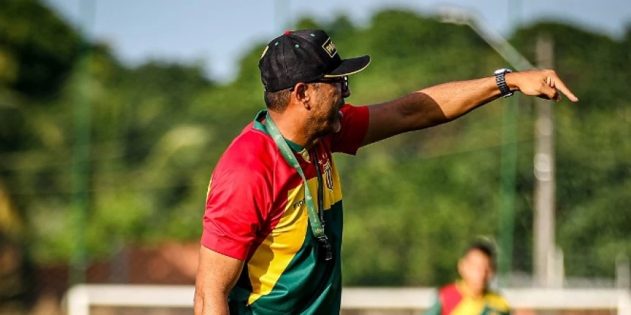 Felipe Surian em treino do Sampaio Corrêa