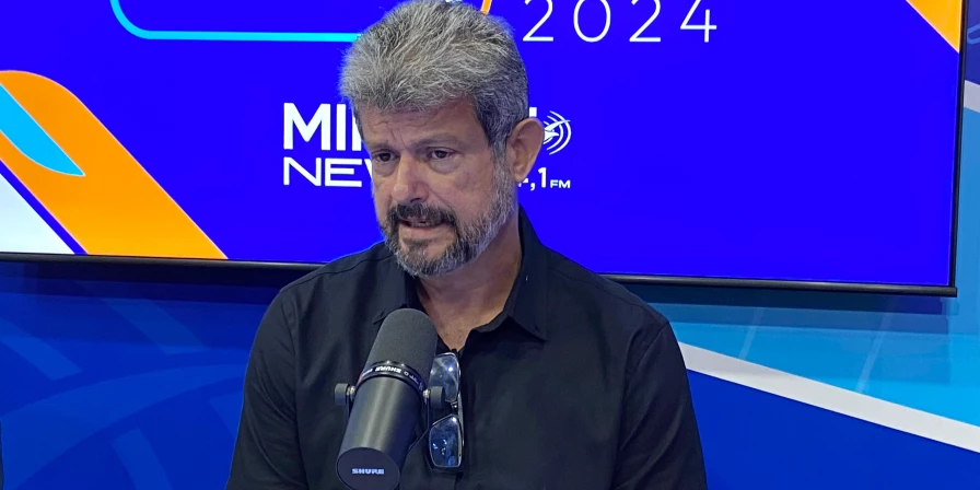 Candidato Saulo Arcângeli durante entrevista ao programa Ponto Final deste sábado (10).