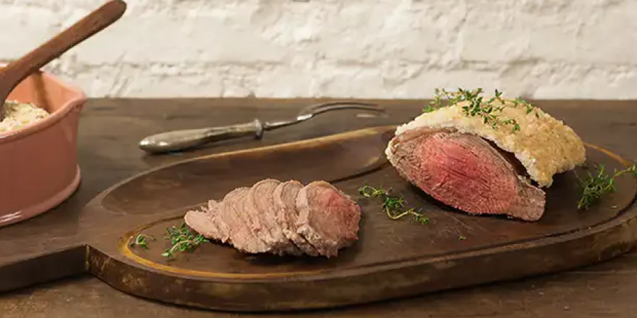 Picanha assada com sal grosso.