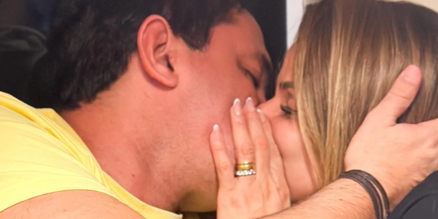 O deputado federal Junior Lourenço e sua esposa, Carolina Trovão Bomfim.