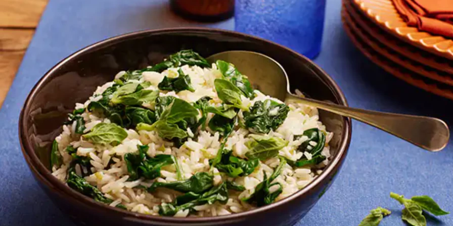 Arroz com espinafre.
