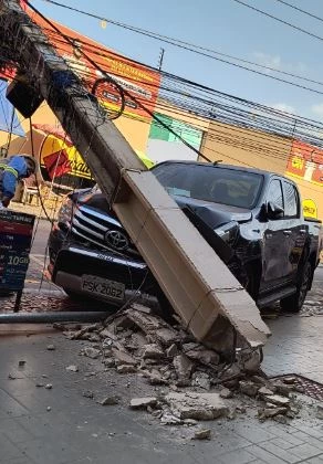 Acidente com quebra de poste em Santa Inês. (Foto: Divulgação)