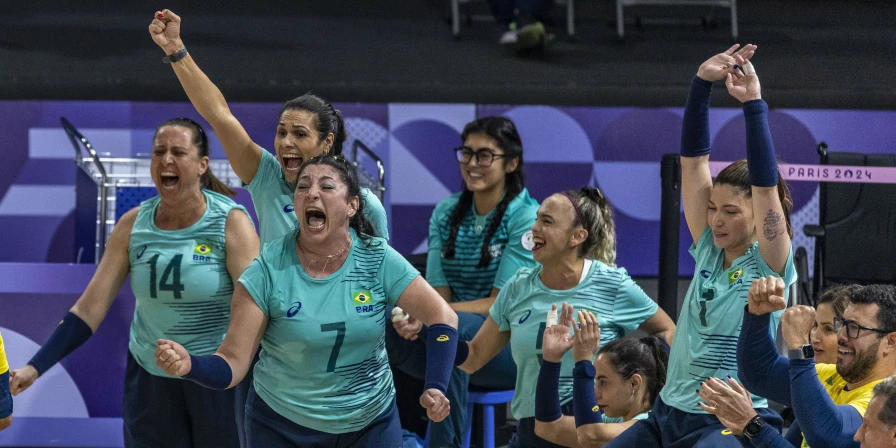A maranhense Pâmela celebra vitória com as companheiras
