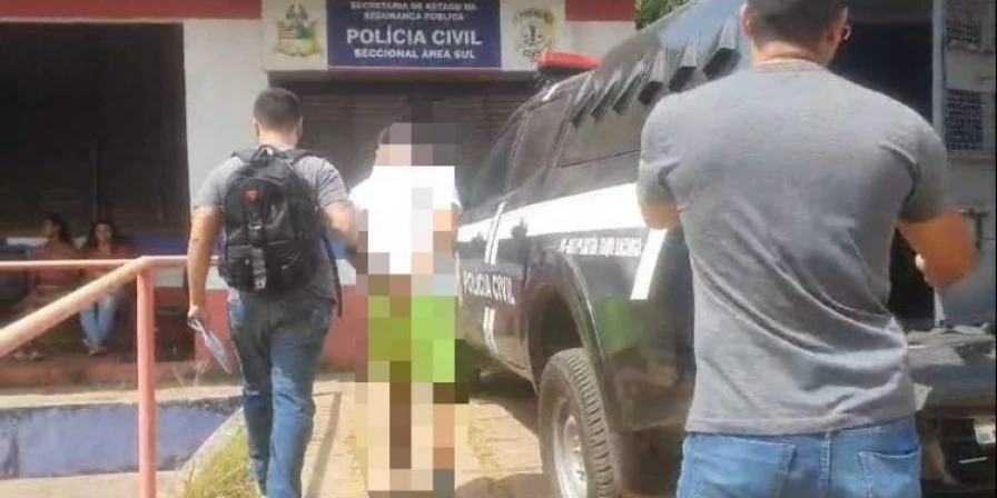 Um dos suspeitos presos.