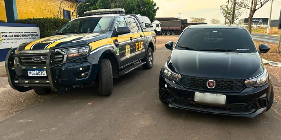 A PRF identificou o registro de um Boletim de Ocorrência, feito em outubro de 2022, na Delegacia de Polícia Civil de Redenção, no Pará, indicando que o veículo havia sido furtado.