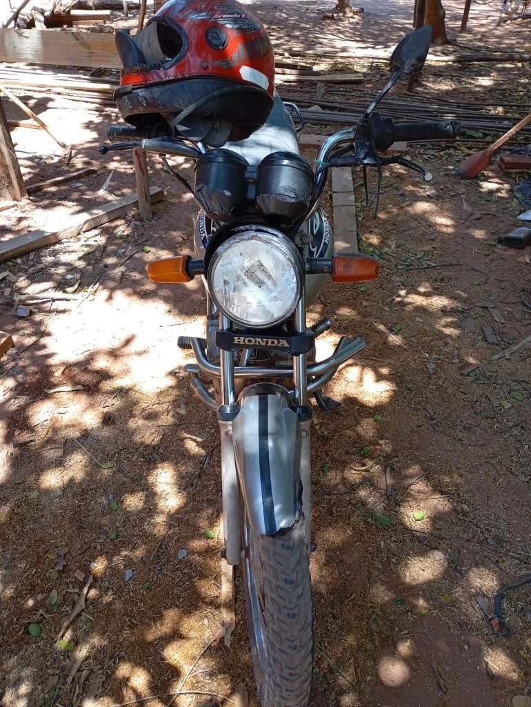 Motocicleta pilotada pelo homem de 58 anos. (Foto: Divulgação / PRF)