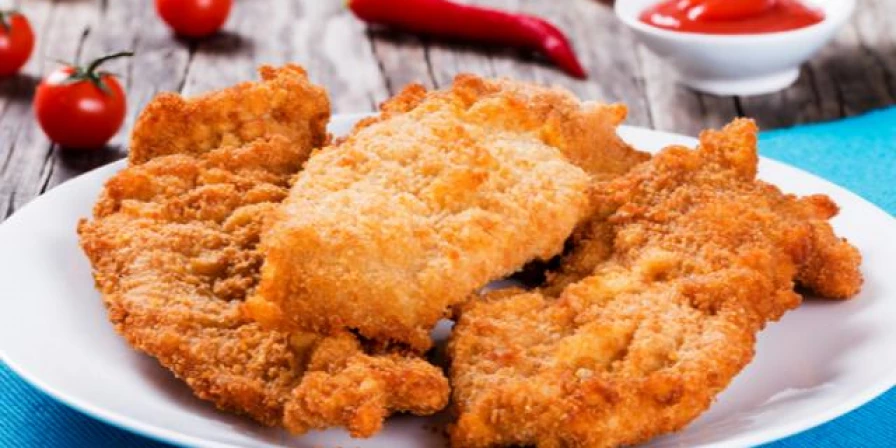Receita de filé de frango empanado.