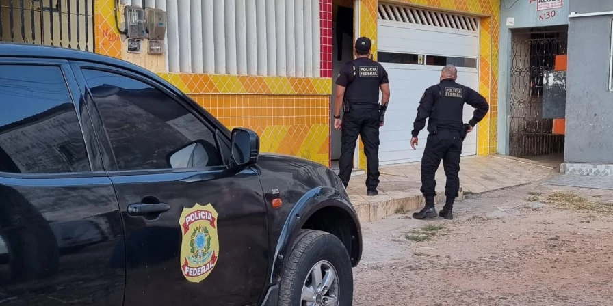 Dentre as medidas cautelares deferidas constam, ainda, a determinação para o afastamento dos sigilos bancário e fiscal, e o sequestro de bens dos investigados.