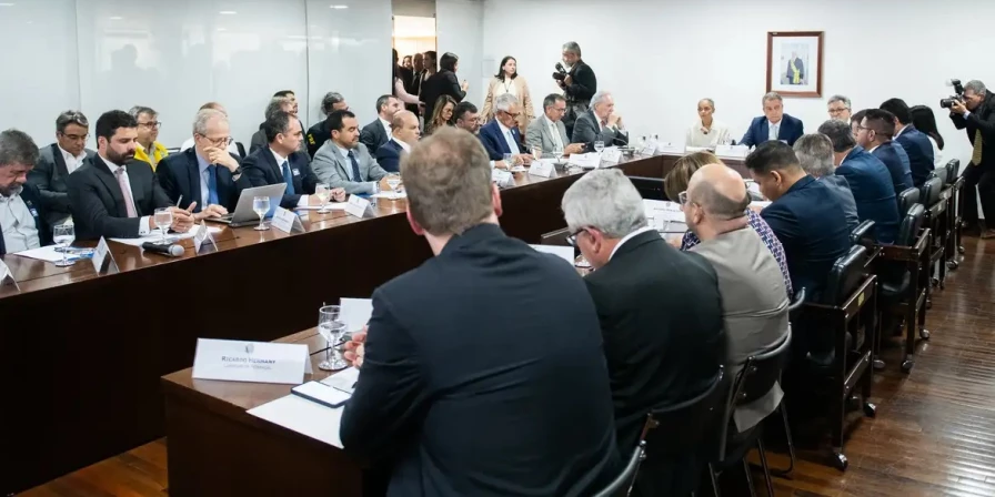 Governadores se reuniram com ministros nesta quinta-feira (19).