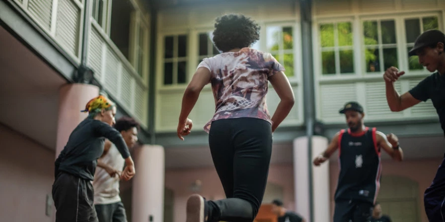 Festival promove batalhas de dança e rima, além de música eletrônica e graffiti, celebrando o universo do hip hop no CCVM.
