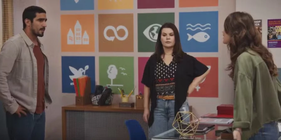 Gina humilha Mila.